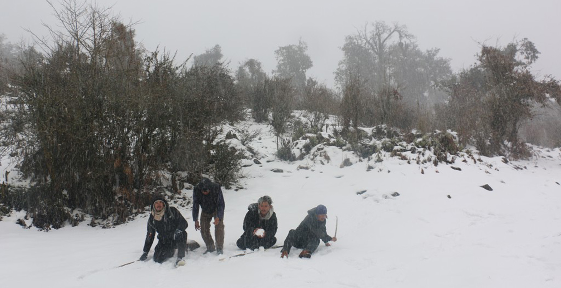 tourists playing snow